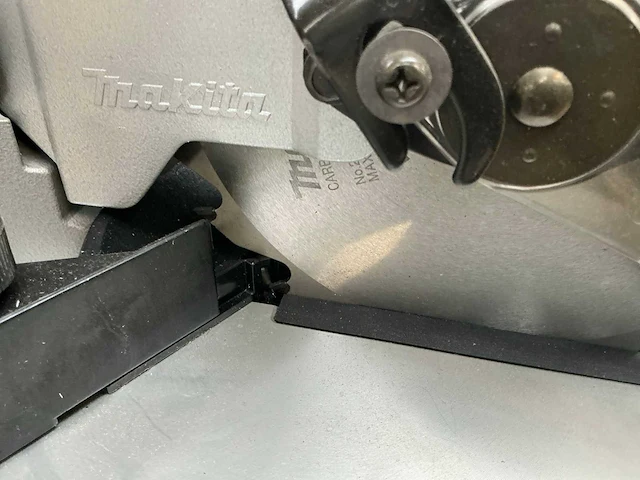 Makita ls0810 afkort cirkelzaagmachine - afbeelding 5 van  7