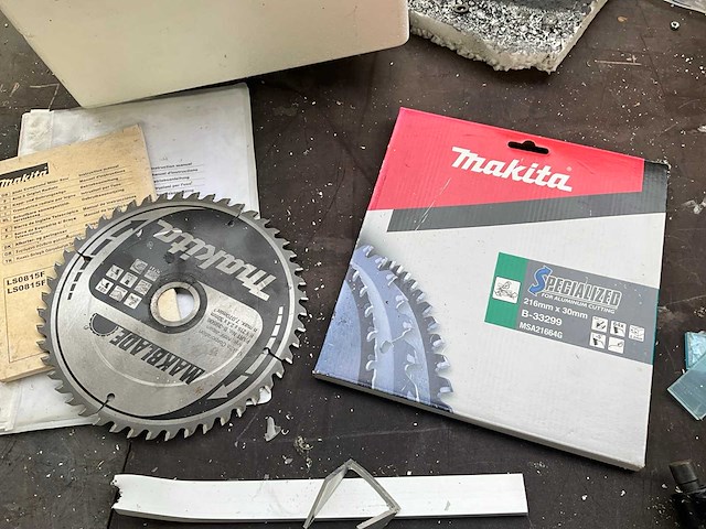 Makita ls0815fl afkortcirkelzaagmachine - afbeelding 6 van  6