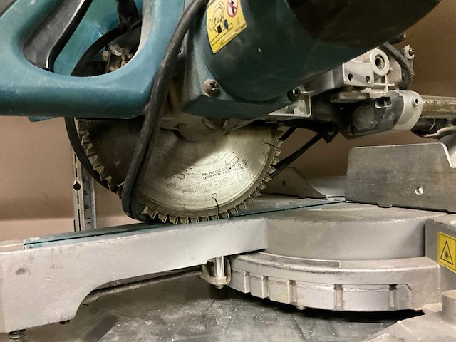 Makita ls0815fl afkortzaag - afbeelding 3 van  6