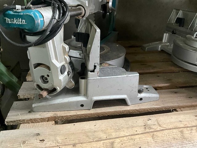 Makita ls1216fl afkortzaag/verstekzaag - afbeelding 2 van  11