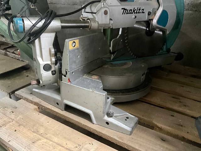 Makita ls1216fl afkortzaag/verstekzaag - afbeelding 5 van  11