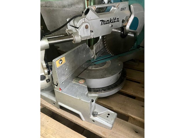 Makita ls1216fl afkortzaag/verstekzaag - afbeelding 8 van  11
