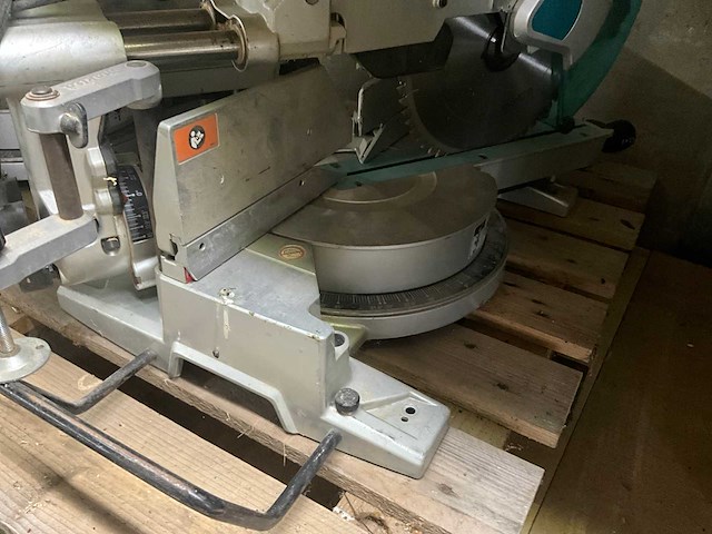 Makita ls1216fl afkortzaag/verstekzaag - afbeelding 5 van  10