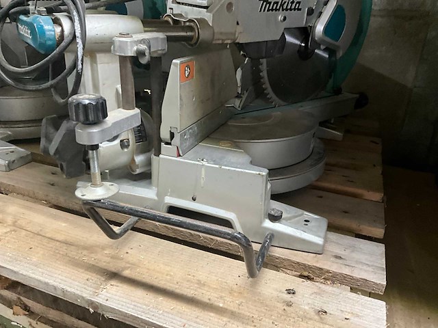 Makita ls1216fl afkortzaag/verstekzaag - afbeelding 6 van  10