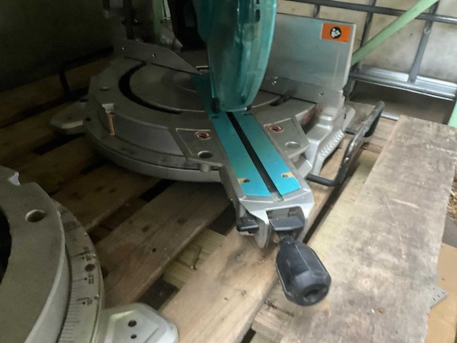 Makita ls1219l afkortzaag/verstekzaag - afbeelding 9 van  12