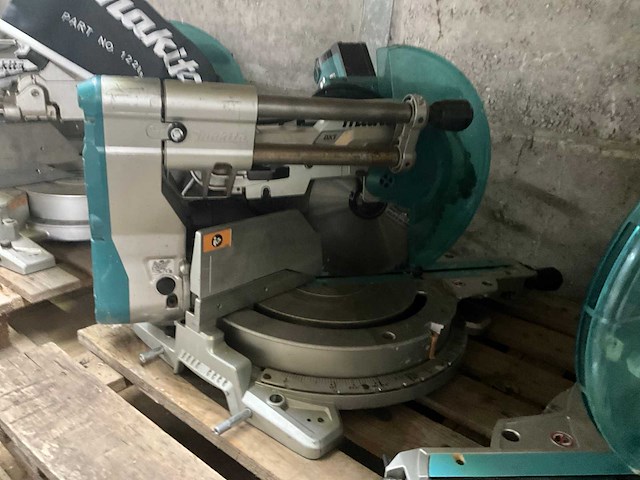 Makita ls1219l afkortzaag/verstekzaag - afbeelding 4 van  11
