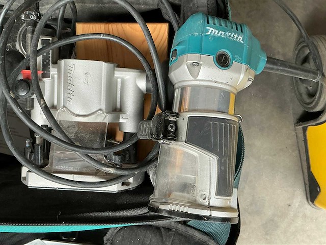 Makita rt0700c bovenfrees - afbeelding 1 van  3