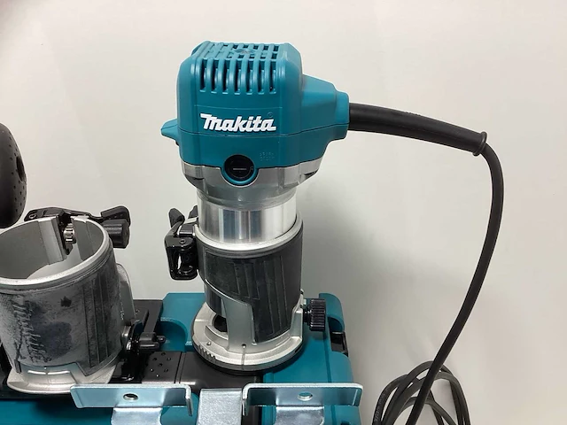 Makita rt0702cx2j boven- en kantenfrees set (in m-box) - afbeelding 8 van  13