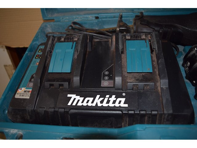 Makita schrobzaag met dubbele batterij - afbeelding 2 van  9