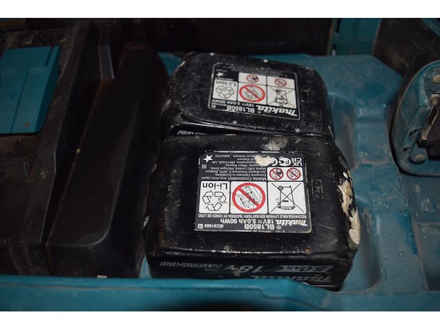 Makita schrobzaag met dubbele batterij - afbeelding 3 van  9