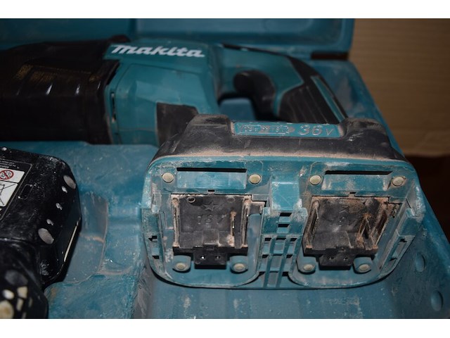 Makita schrobzaag met dubbele batterij - afbeelding 4 van  9