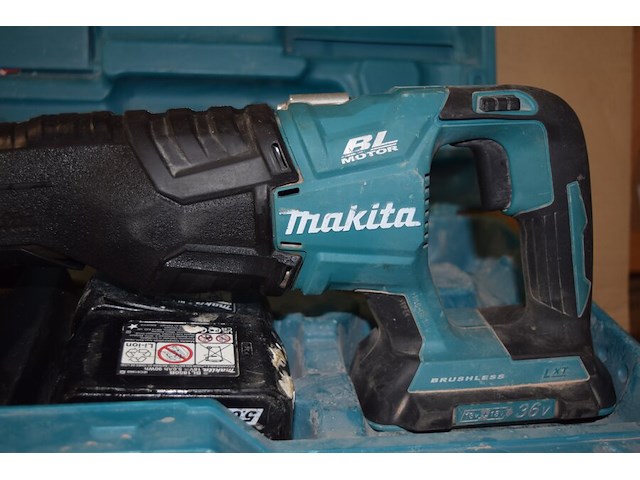 Makita schrobzaag met dubbele batterij - afbeelding 7 van  9