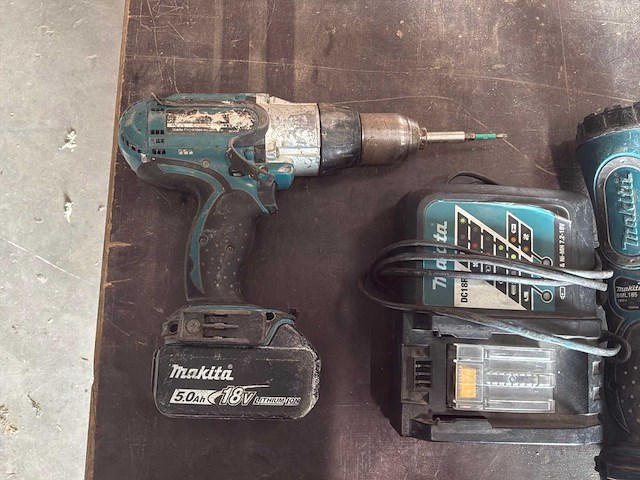 Makita schroefmachine, klopschroefmachine, lamp - afbeelding 1 van  9