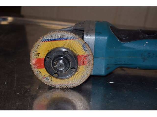 Makita slijpmachine op batterij 18v zonder lader - afbeelding 3 van  5