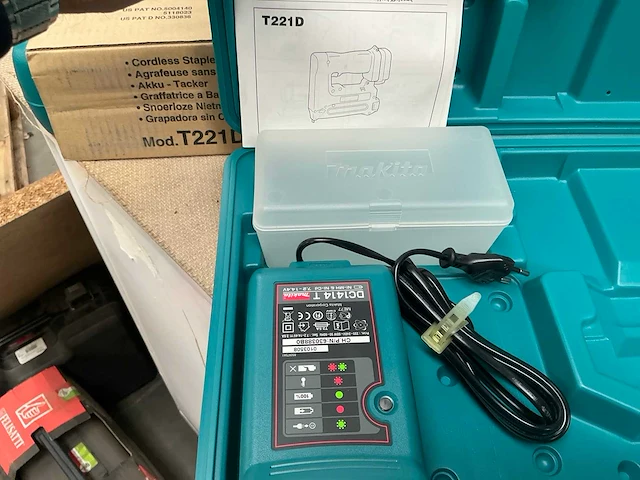Makita t221d tacker - afbeelding 6 van  8