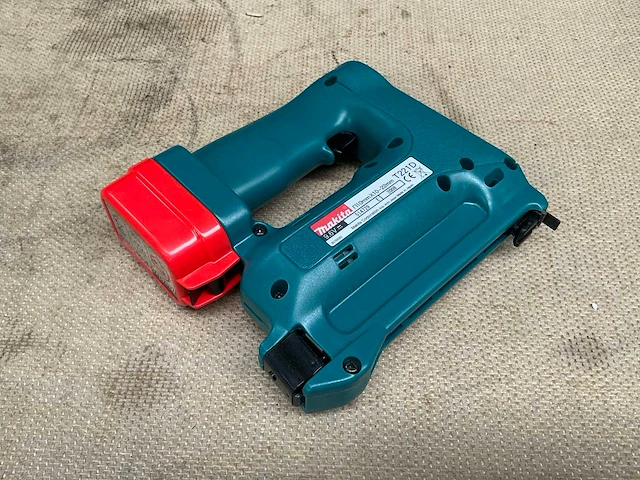 Makita t221d tacker - afbeelding 2 van  8