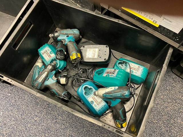 Makita td090d accu slagschroevendraaier (5x) met opladers - afbeelding 2 van  10