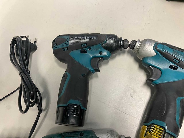 Makita td090d accu slagschroevendraaier (5x) met opladers - afbeelding 3 van  10
