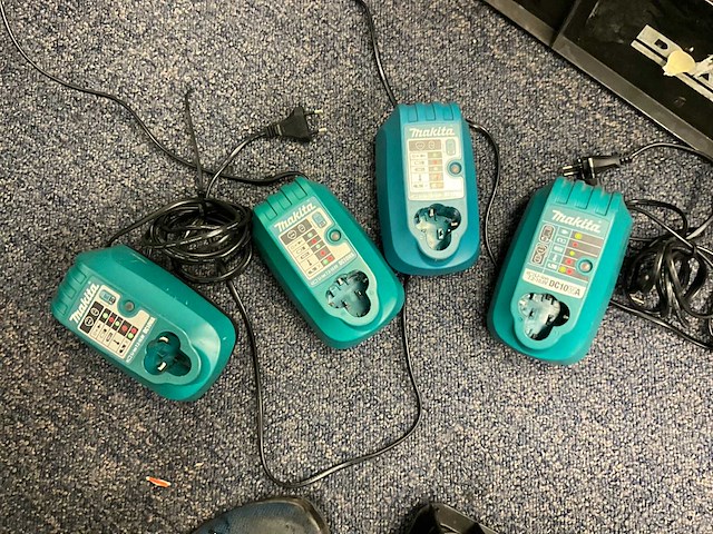 Makita td090d accu slagschroevendraaier (5x) met opladers - afbeelding 8 van  10
