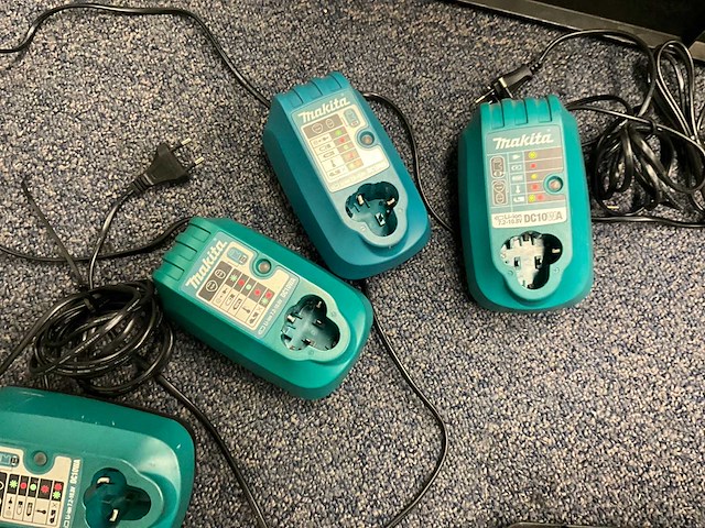 Makita td090d accu slagschroevendraaier (5x) met opladers - afbeelding 9 van  10