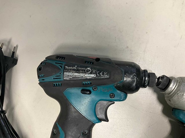 Makita td090d accu slagschroevendraaier (5x) met opladers - afbeelding 4 van  9