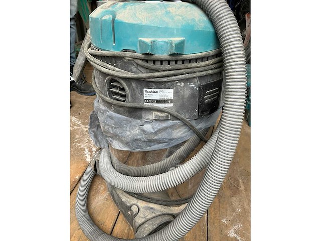 Makita vc3011l industriële stofzuiger - afbeelding 3 van  4