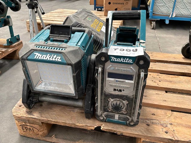 Makita werfradio dab + accu werklamp - afbeelding 1 van  5