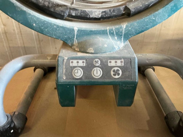 Makita werfradio en ventilator - afbeelding 7 van  9
