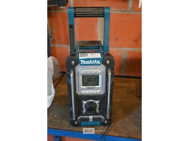 Makita werfradio met lader - afbeelding 1 van  4