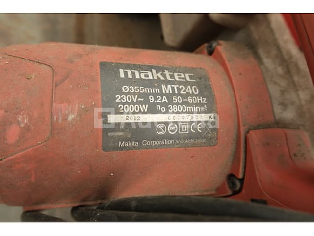 Maktec mt240 metalen kettingzaag - afbeelding 2 van  6