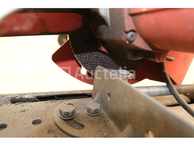 Maktec mt240 metalen kettingzaag - afbeelding 5 van  6