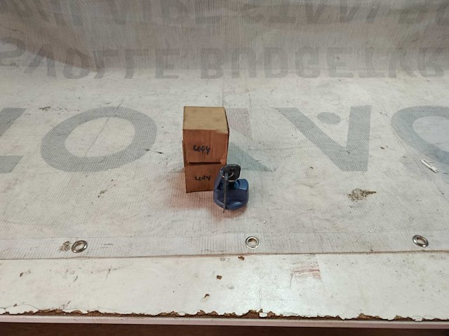 Man - vrachtwagen adblue dop met sleutel (2x) - afbeelding 1 van  2