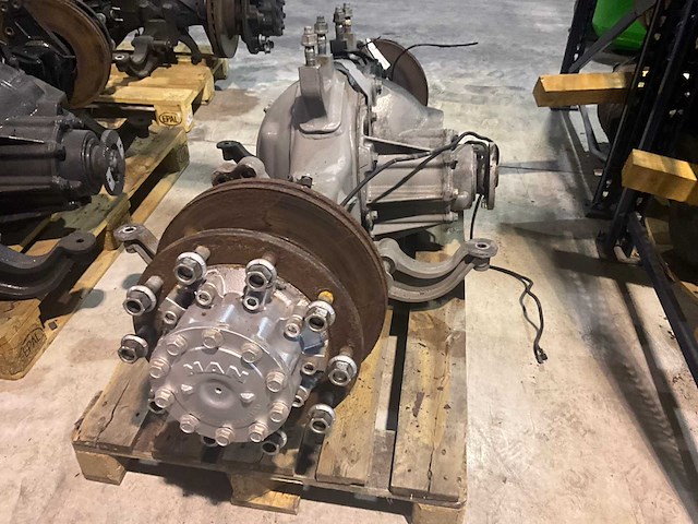 Man achteras hy 1350 01 - afbeelding 6 van  13