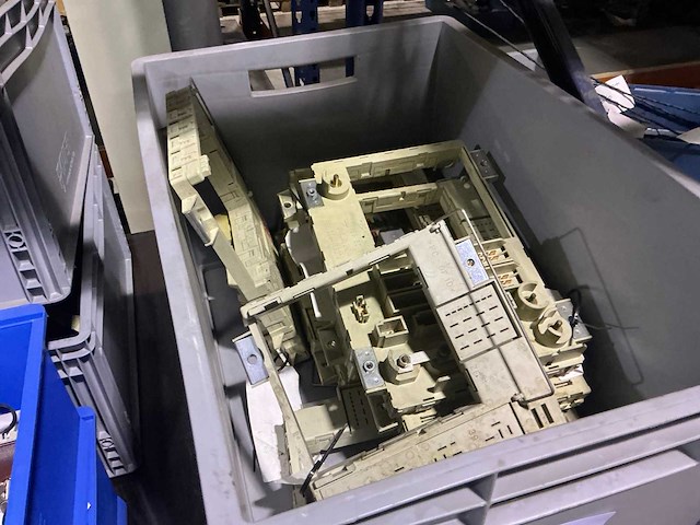 Man centrale elektronicatoebehoren - afbeelding 1 van  4