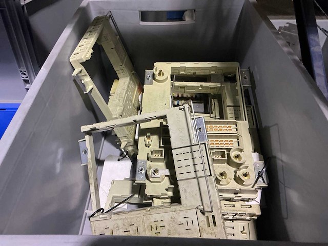 Man centrale elektronicatoebehoren - afbeelding 2 van  4