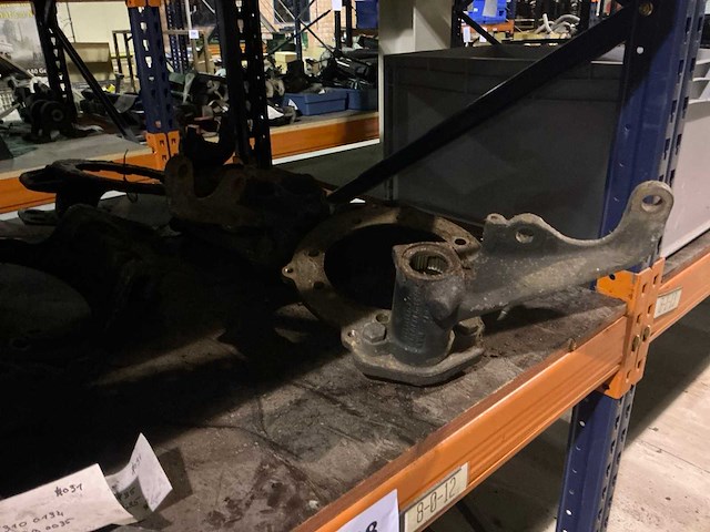 Man diverse remonderdelen en ankerplaten - afbeelding 2 van  10