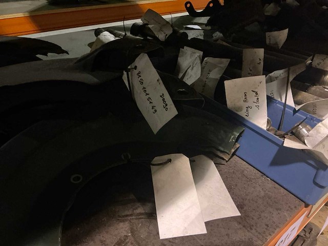 Man diverse remonderdelen en ankerplaten - afbeelding 4 van  10