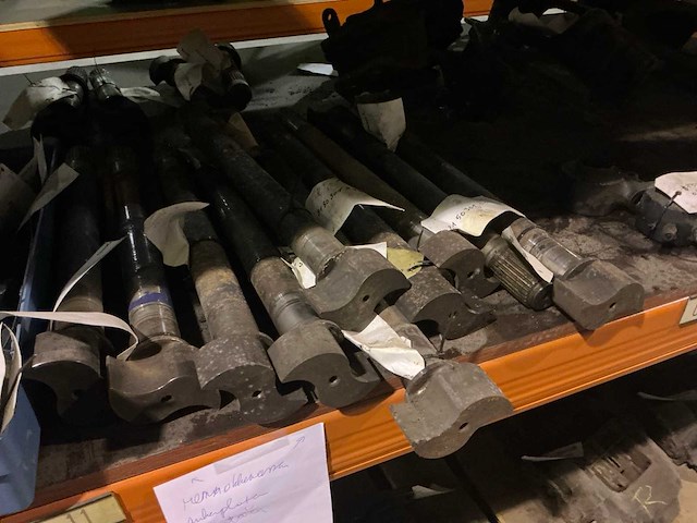 Man diverse remonderdelen en ankerplaten - afbeelding 6 van  10