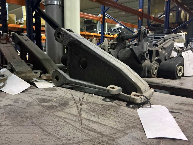 Man diverse steunen - afbeelding 2 van  4