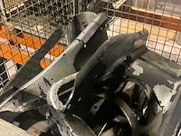 Man diverse steunen - afbeelding 6 van  11