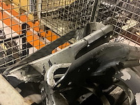 Man diverse steunen - afbeelding 8 van  11