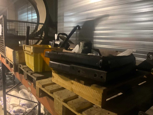 Man hydraulische tanks (4x) en toebehoren kipinstallatie - afbeelding 3 van  13