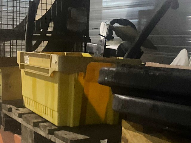 Man hydraulische tanks (4x) en toebehoren kipinstallatie - afbeelding 5 van  13