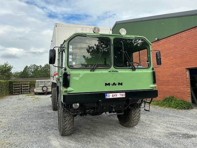 Man kat camper - afbeelding 2 van  59
