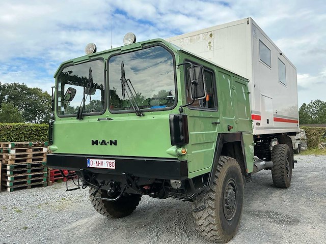 Man kat camper - afbeelding 4 van  59