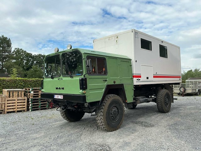 Man kat camper - afbeelding 23 van  59