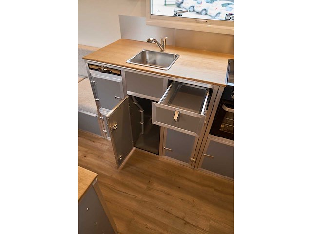 Man kat camper - afbeelding 35 van  59