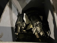 Man koppelingsversterker en pomp - afbeelding 2 van  2