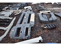 Man lot carrosserieonderdelen - afbeelding 2 van  20