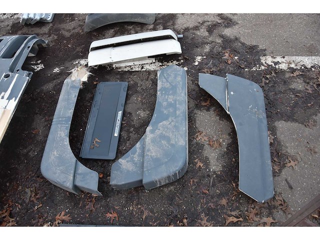 Man lot carrosserieonderdelen - afbeelding 3 van  20